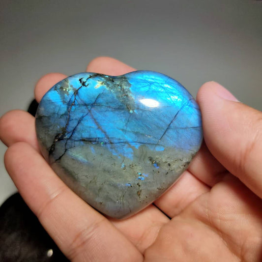 High quality crystal raw stone hearts beautiful blue light natural labradorite heart polishing wedding souvenir or gifts